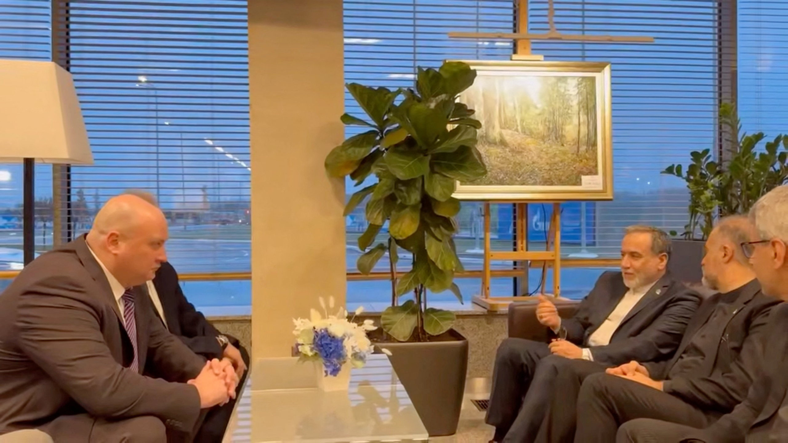 2026 04 27T093314Z 1 LYNXMPEM3Q0I5 RTROPTP 4 IRAN CRISIS ARAQCHI RUSSIA