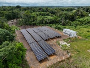 A Revolução Solar: Como Painéis e Baterias Transformam a Amazônia!
