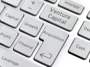 Cripto na Mira: Como as Empresas Estão Sobrevivendo à Fúria da Inteligência Artificial nos Fundos de Investimento!