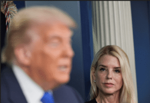 Trump Faz Despedida Bombástica: Procuradora-Geral Pam Bondi É Demitida!