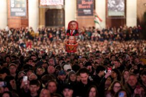 Eleições na Hungria: O Desafio que Pode Abalar 16 Anos de Poder de Orbán!