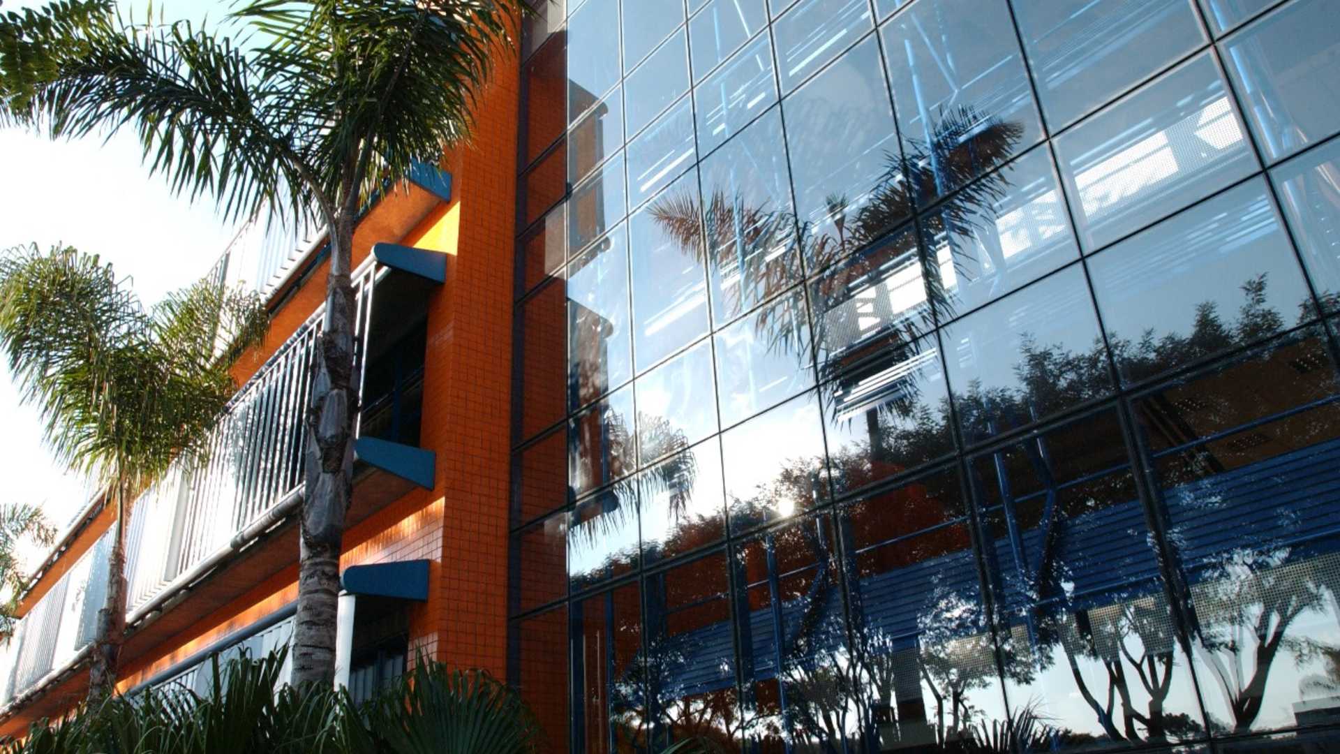 Escola de Negocios Divulgacao PUCPR