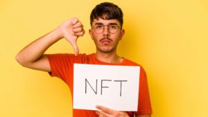 NFTs em Colapso: Alertas Urgentes para Colecionadores!
