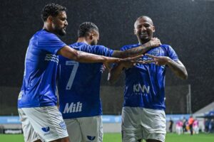 Descubra onde acompanhar o duelo explosivo entre Barra-SC e Corinthians!