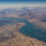 Dólar Sob Pressão: Selic nas Nuvens e O Impacto do 'Fator Trump' no Oriente Médio! 8 cropped 2026 03 02T054213Z 727688294 RC29U4A8H31Z RTRMADP 3 IRAN CRISIS SHIP INSURANCE