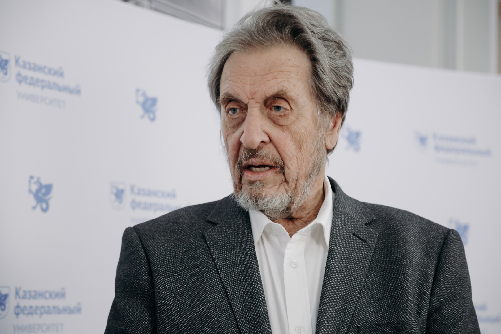 Pai de Elon Musk Revela: Filhos Detêm 23.400 Bitcoins! 2 errol musk