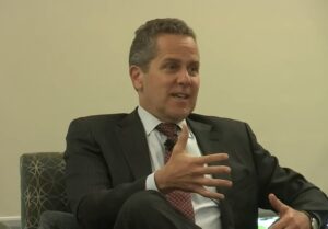 Alerta Máximo: Dirigente do Fed Sinaliza Perigos das Stablecoins e Clama por Fiscalização Urgente!