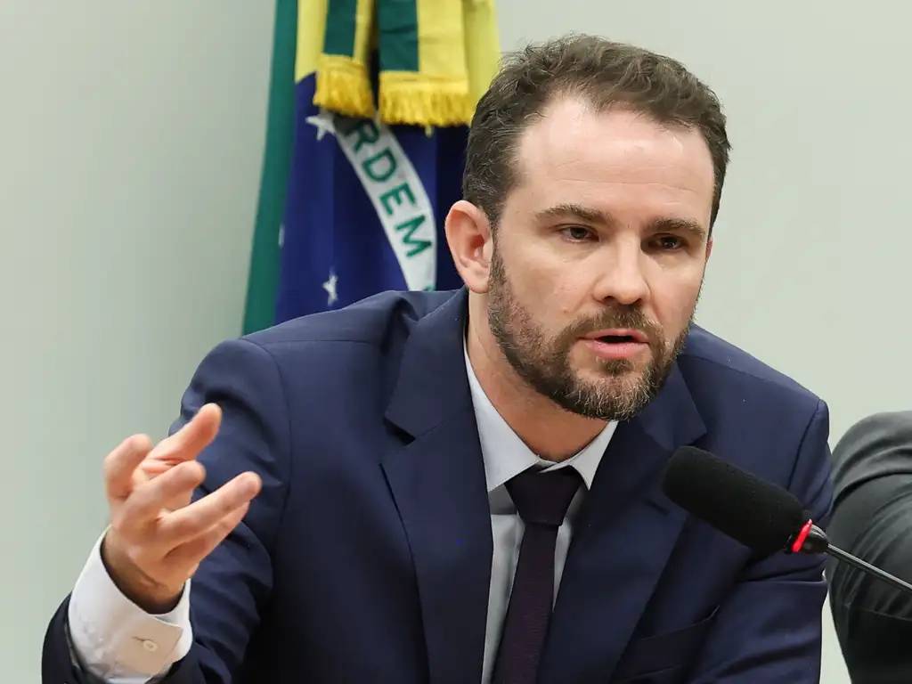 Durigan Apaixona-se Pela Polêmica: Indenização a Empresas? Ele É Contra! 1 0d9a7586.webp