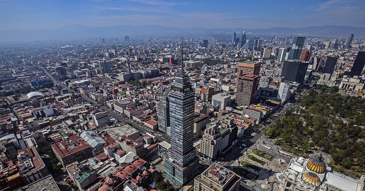 1280px Sobrevuelos CDMX HJ2A4913 25514321687 cropped
