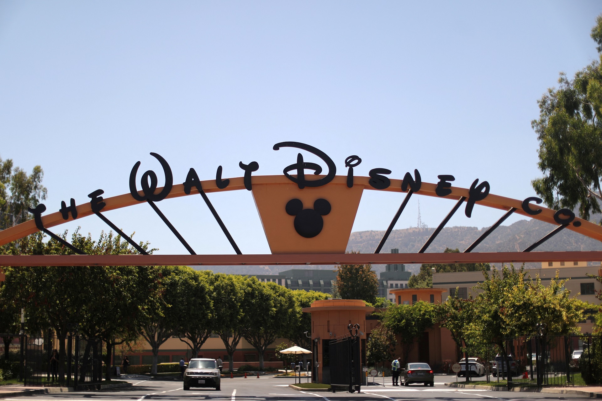 Urgente: É Hora de Revelar o que Você Recebeu! 2 2025 02 11T172205Z 2117018763 RC2GSCA4AA9T RTRMADP 3 WALT DISNEY DEI