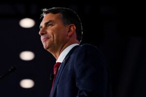 Flávio promete usar seu poder para baixar a maioridade penal se for eleito!