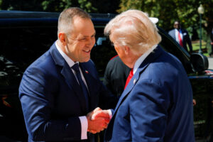 Trump anuncia envio urgente de 5 mil tropas dos EUA para a Polônia!