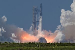 Starship da SpaceX decola em teste enquanto IPO aguarda!