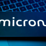 Micron Ultrapassa Trilhão: S&P 500 em Alta Histórica! 2 2026 05 26T145001Z 49985133 RC2LEGA0KV76 RTRMADP 3 MICRON STOCKS