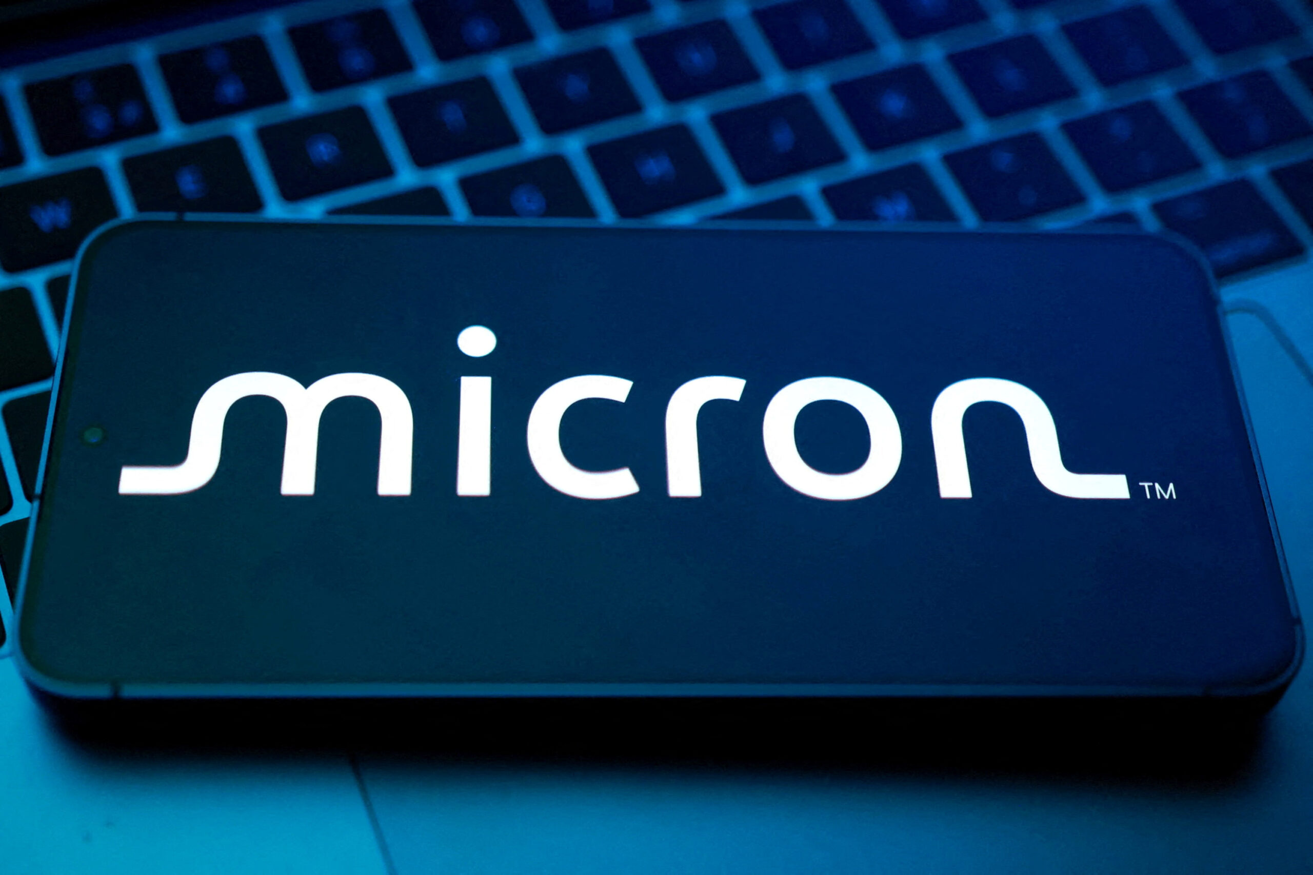 Micron Ultrapassa Trilhão: S&P 500 em Alta Histórica! 2 2026 05 26T145001Z 49985133 RC2LEGA0KV76 RTRMADP 3 MICRON STOCKS scaled