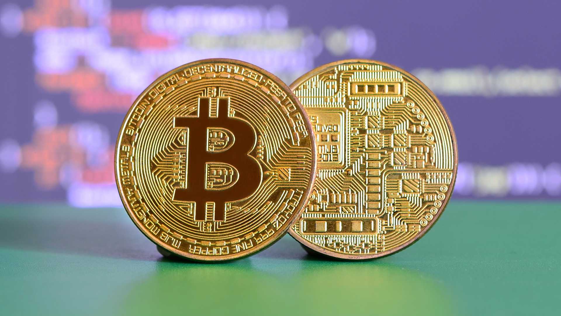 Kalshi Revoluciona o Mercado: Lança Contratos Perpétuos de Criptomoedas! 2 Bitcoin com fundo verde