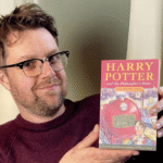 A incrível história da primeira edição de Harry Potter, esquecida no sótão e vendida por R$ 115 mil! 2 Captura de tela 2026 05 25 134340