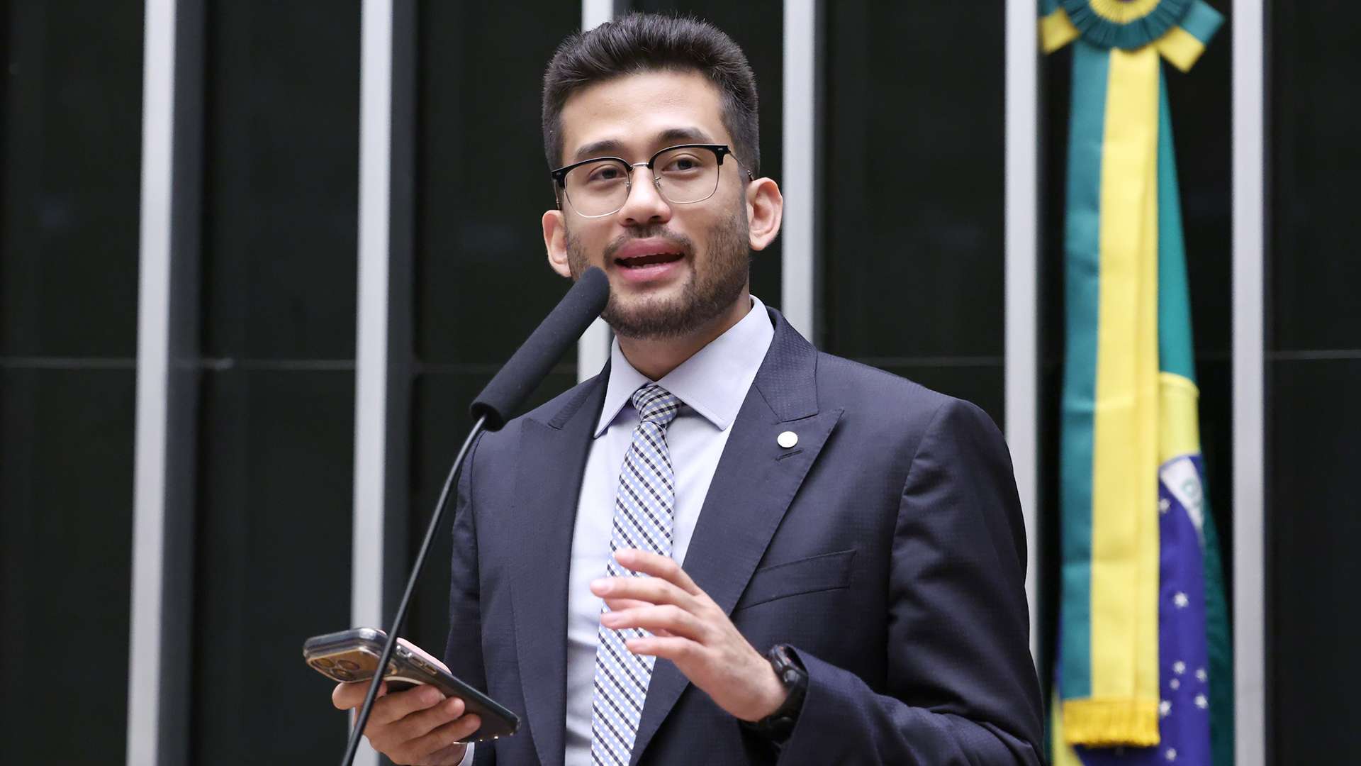 Kim Kataguiri apoia polêmica proposta para reconhecer criptomoedas como herança digital! 2 Deputado em plenario