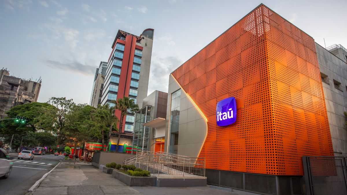 Fachada de agencia do Itau Unibanco. Foto Divulgacao