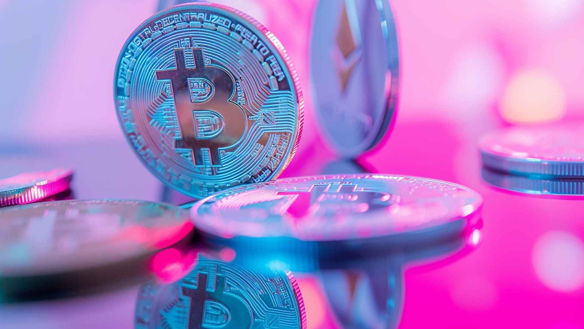 Imagem de bitcoin com tom rosa