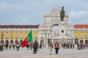 Portugal em Crise: Investidores Denunciam “Traição” com Nova Lei de Imigração!