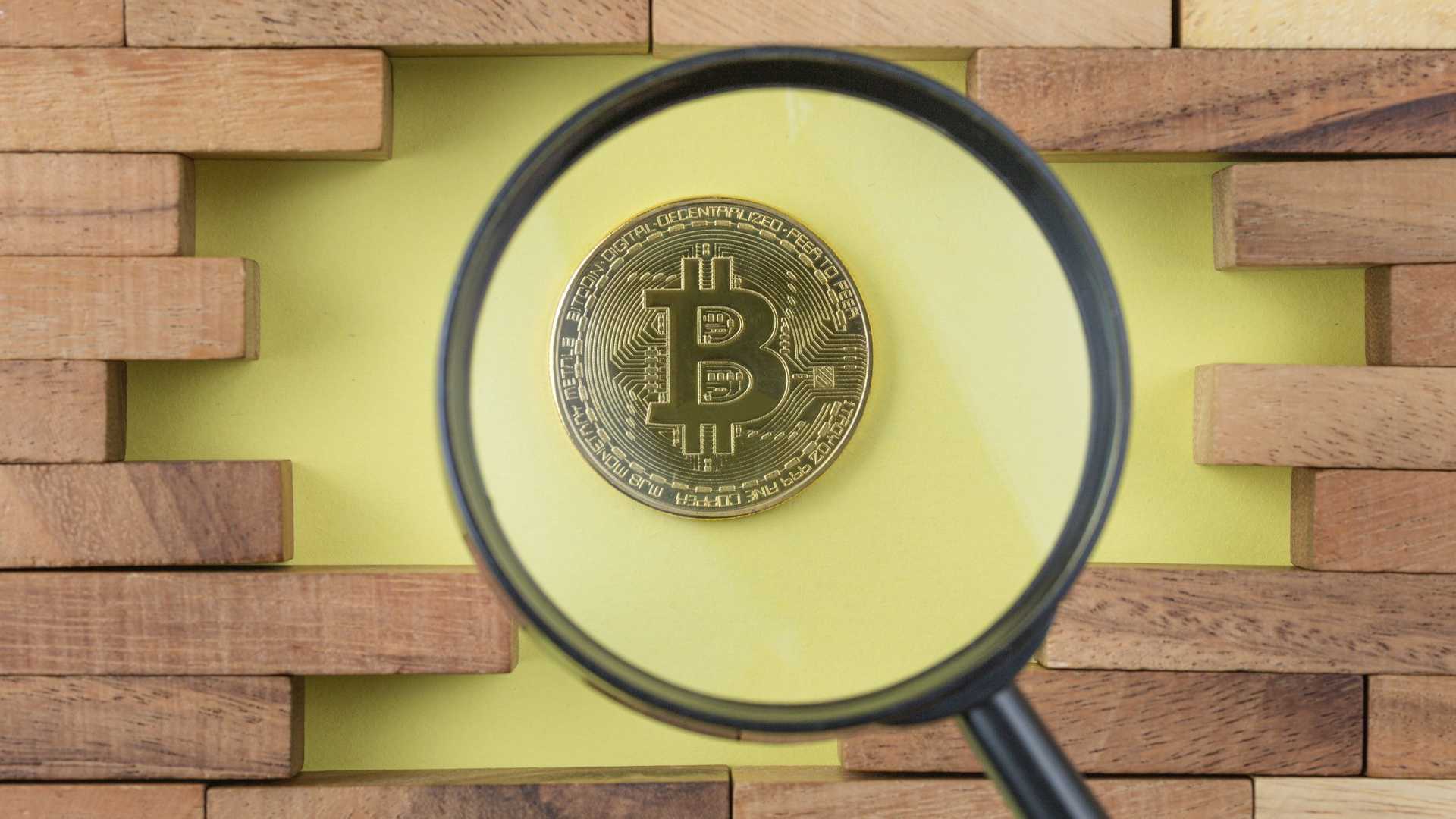 Muro quebrado com bitcoin em busca