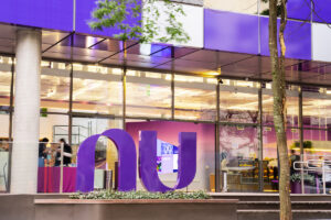 Nubank (ROXO34) fatura US$ 871 mi no 1T, mas queda nas expectativas choca investidores!