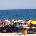 Rio de Janeiro RJ 30122025 Movimentacao na praia de Copacabana na vespera da festa de ano novo. Foto