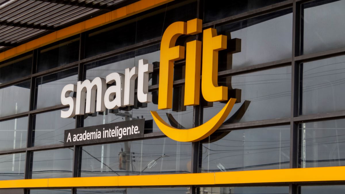 Smart Fit SMFT3 academia shutterstock 1858517230