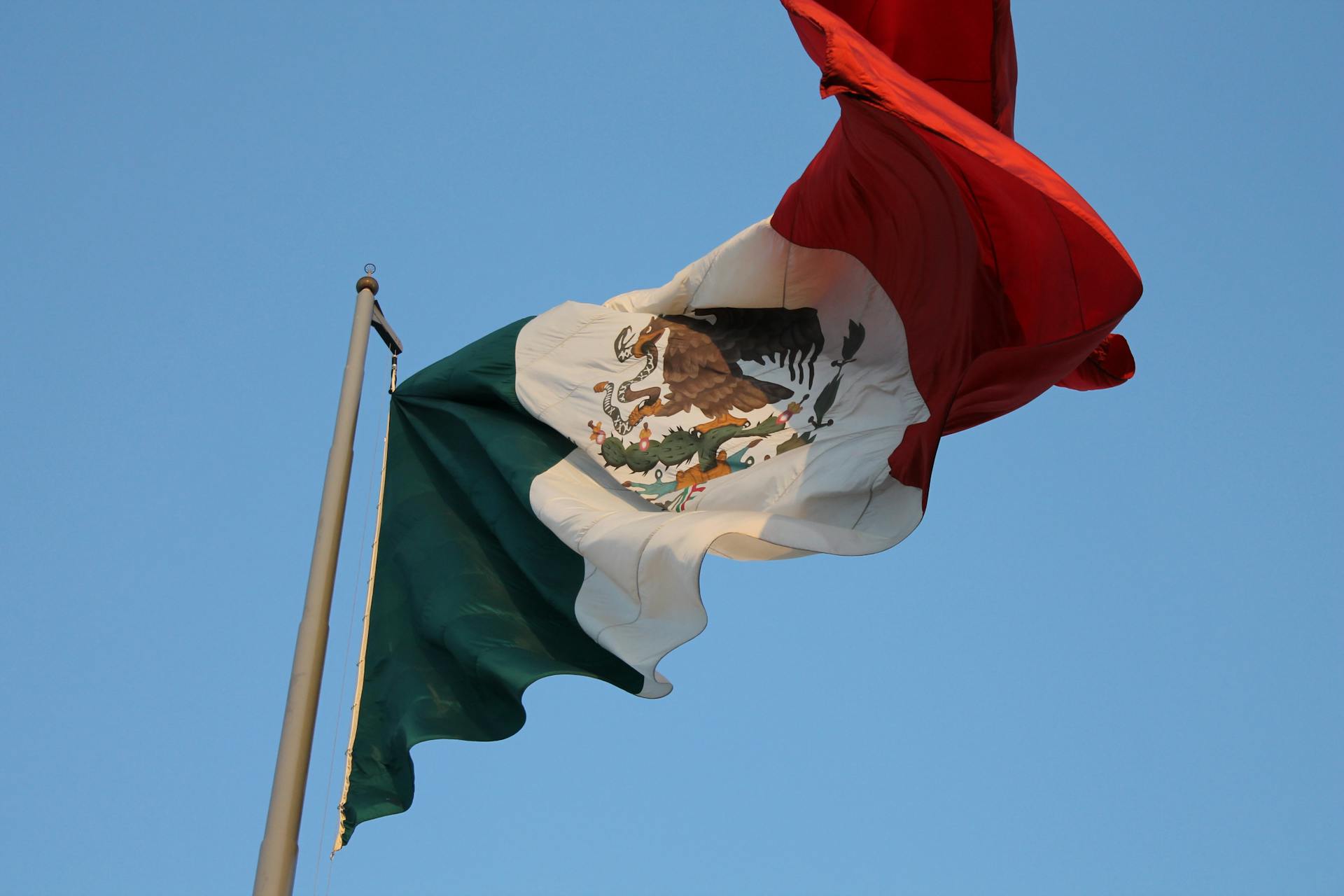 EUA Atacam Rede Cripto de Lavagem de Dinheiro do Cartel de Sinaloa! 2 bandeira