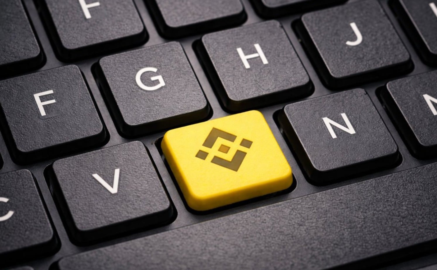 Binance Alerta: Nove Criptomoedas Sob Risco de Exclusão! 2 binance teclado