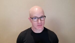 Despedidas em Massa: CEO da Coinbase Revela Corte de 14% do Time Devido à Revolução da IA!