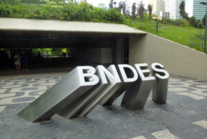 BNDES Fatura R$ 80 Bilhões em Dividendos e Valorização de Ações em Apenas Três Anos! 31 shutterstock 1038500413