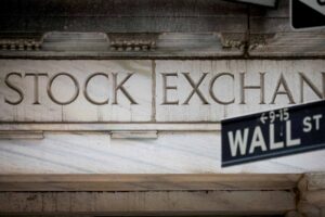 Wall Street Explode em Alta: Recordes Estrondosos para S&P 500 e Nasdaq Após Números Surpreendentes do Emprego!
